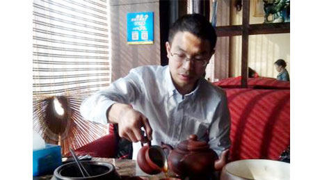 高川--湖南农大动物营养硕士
现任：饲料手艺司理，，，，，，，，进入资源各人庭，，，，，，，，获得许多先生的资助，，，，，，，，也越发清晰了自己的位置和偏向。。。。。。。。以前人生的种种履历，，，，，，，，在此时才发明它的价值。。。。。。。。