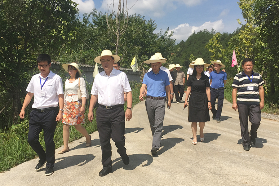 F:\2015-2018年OA文件 电视机媒体播放图设计\2018-OA文件 电视机媒体播放图设计\2018.07.31-中央党校副校长王东京考察调研北京资源42923acm金牛版官网集团\01.jpg